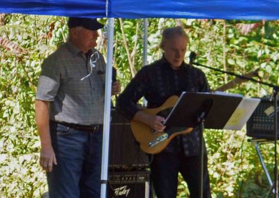 image to Urquhart brothers performing