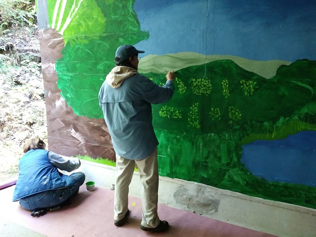 designer margaret mccandless painting the mural in charnock hill tunnel rutland on MCRT